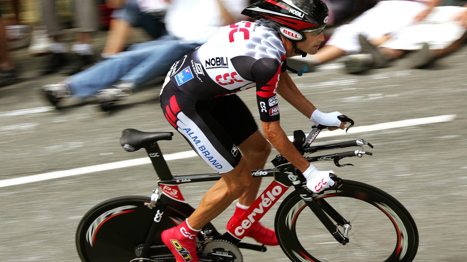 电子竞技跨界合作，传统体育品牌入局赞助，电子竞技体育产业